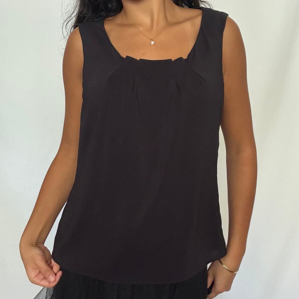 Tahari Arthur S Levine Black Square Neck Pleated Sleeveless Blouse M